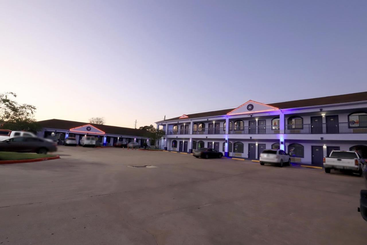 Scottish Inn And Suites Houston-Jones Road Louetta ภายนอก รูปภาพ