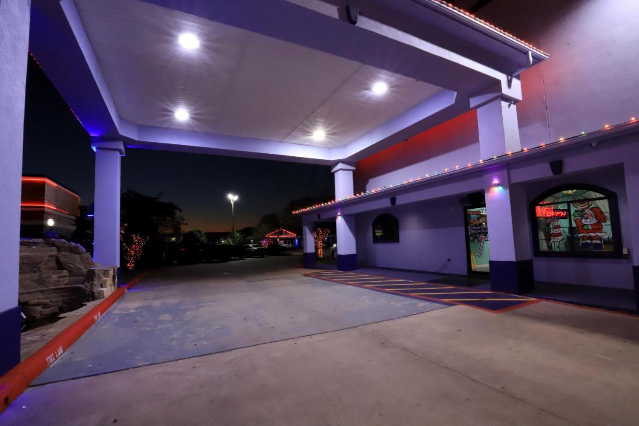 Scottish Inn And Suites Houston-Jones Road Louetta ภายนอก รูปภาพ