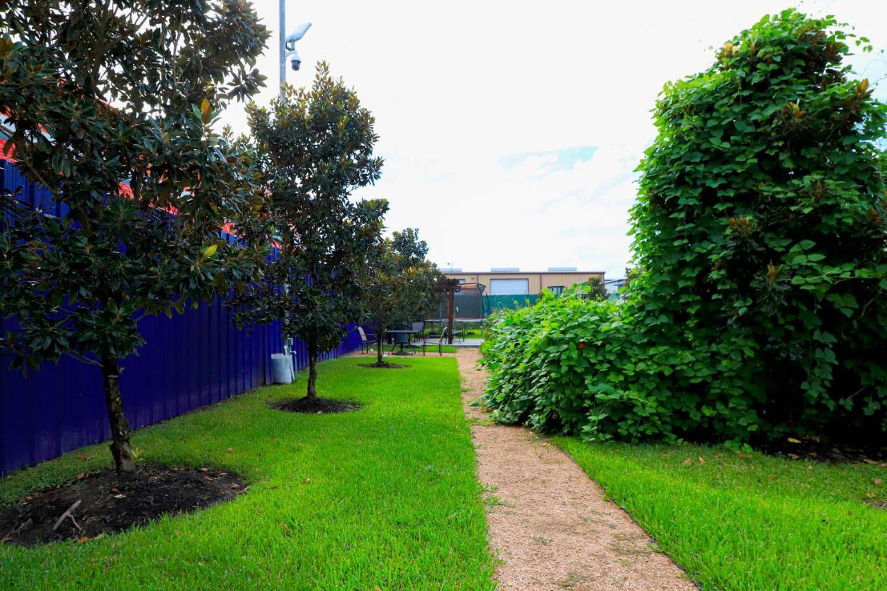 Scottish Inn And Suites Houston-Jones Road Louetta ภายนอก รูปภาพ