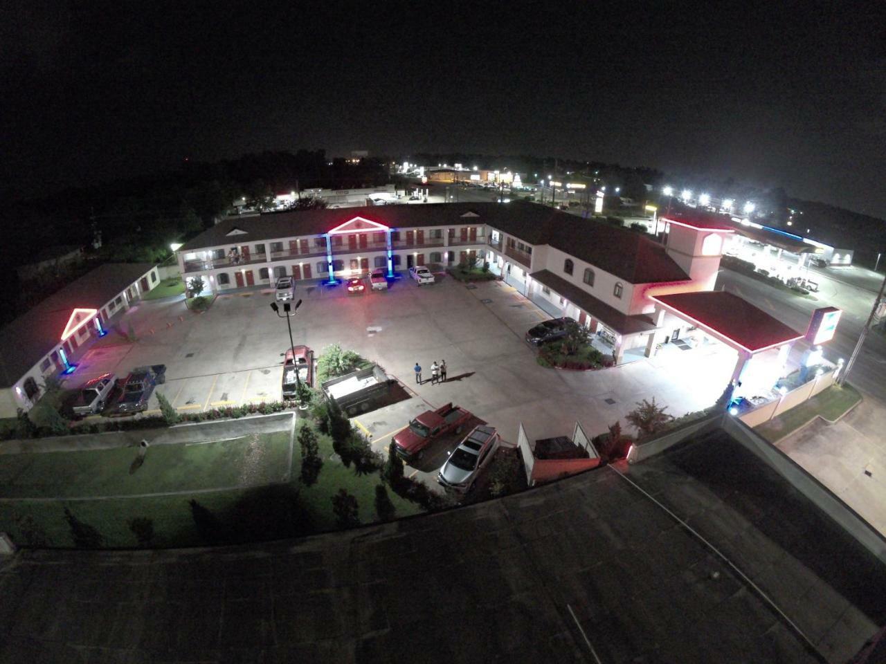 Scottish Inn And Suites Houston-Jones Road Louetta ภายนอก รูปภาพ